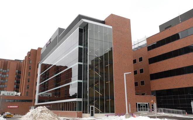 UPMC Hamot's new patient tower will be shown on January 29th. The patient tower is located at 104 E. Second St. and is where the Hamot Professional Building was. It is linked to both the main hospital and Magee-Womens, UPMC Hamot. It cost $ 111 million and is the single most expensive project in Hamot history.