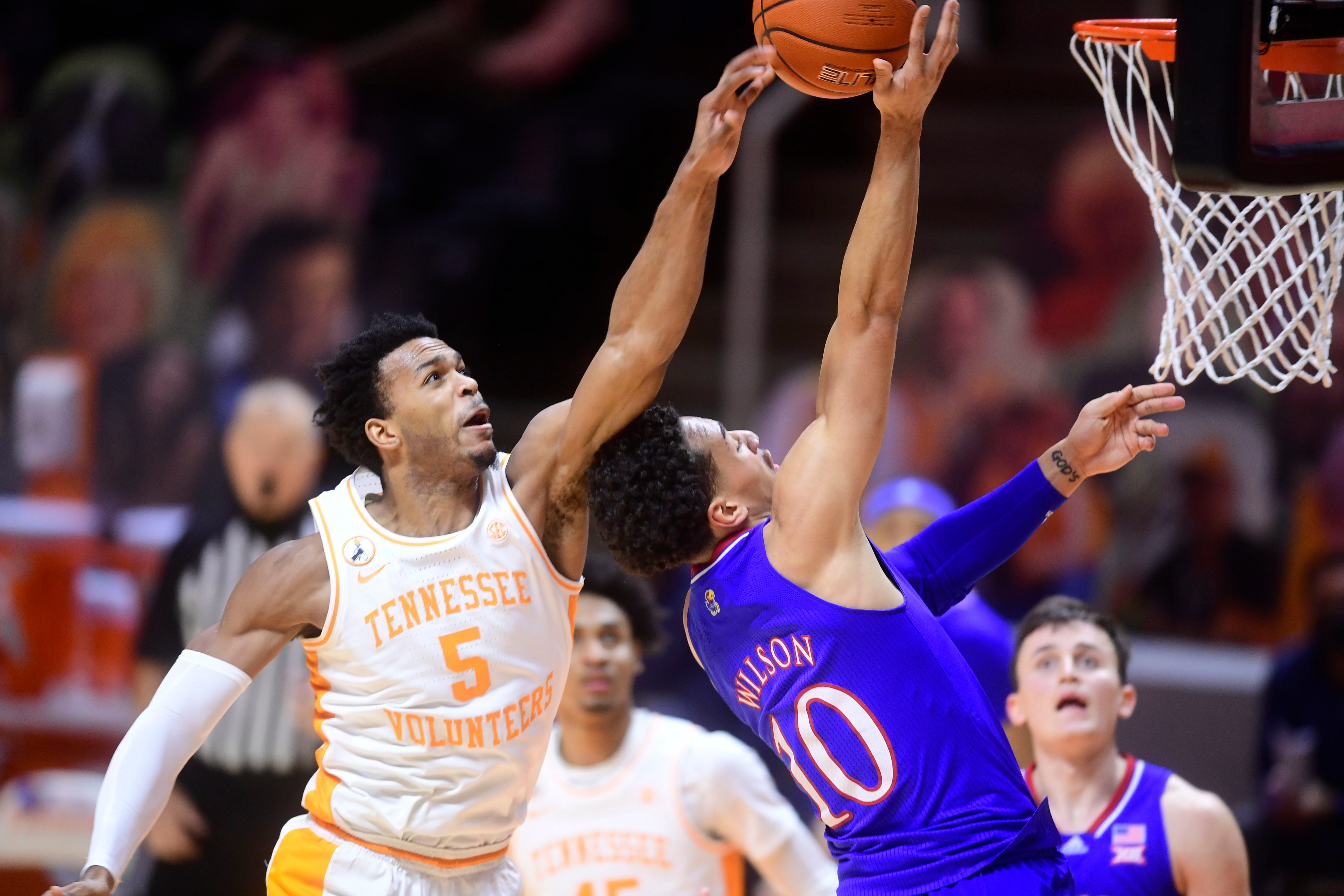 Josiah-Jordan James battling injury for Tennessee ...