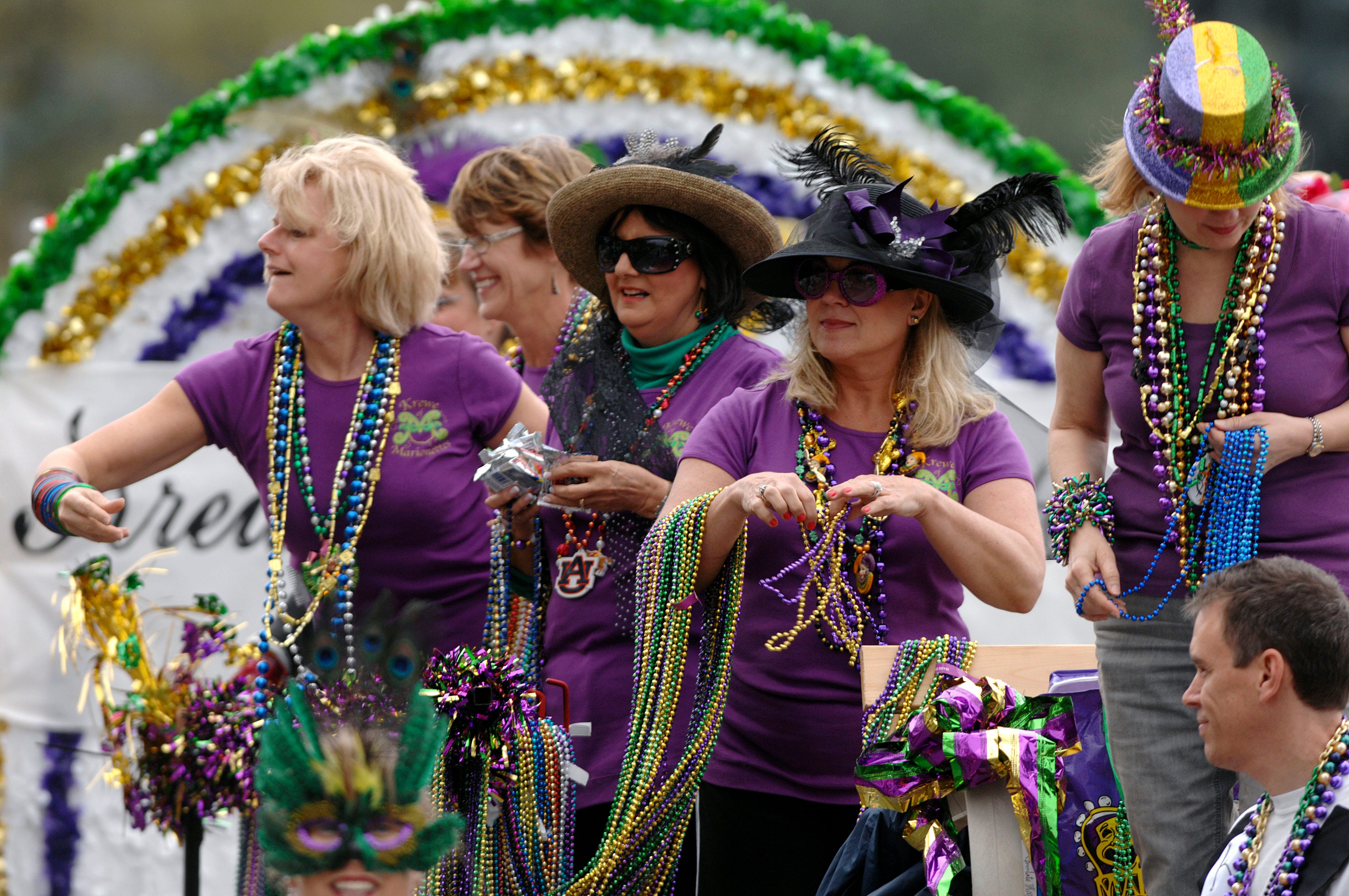 Pensacon returns for eighth convention, Pensacola Mardi Gras kicks off