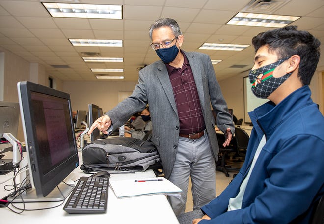 Jose Cordova, ULM Associate Professor of Computer Science, works with a student in the computer lab. ULM’s Computer Science program has been accredited through 2026.