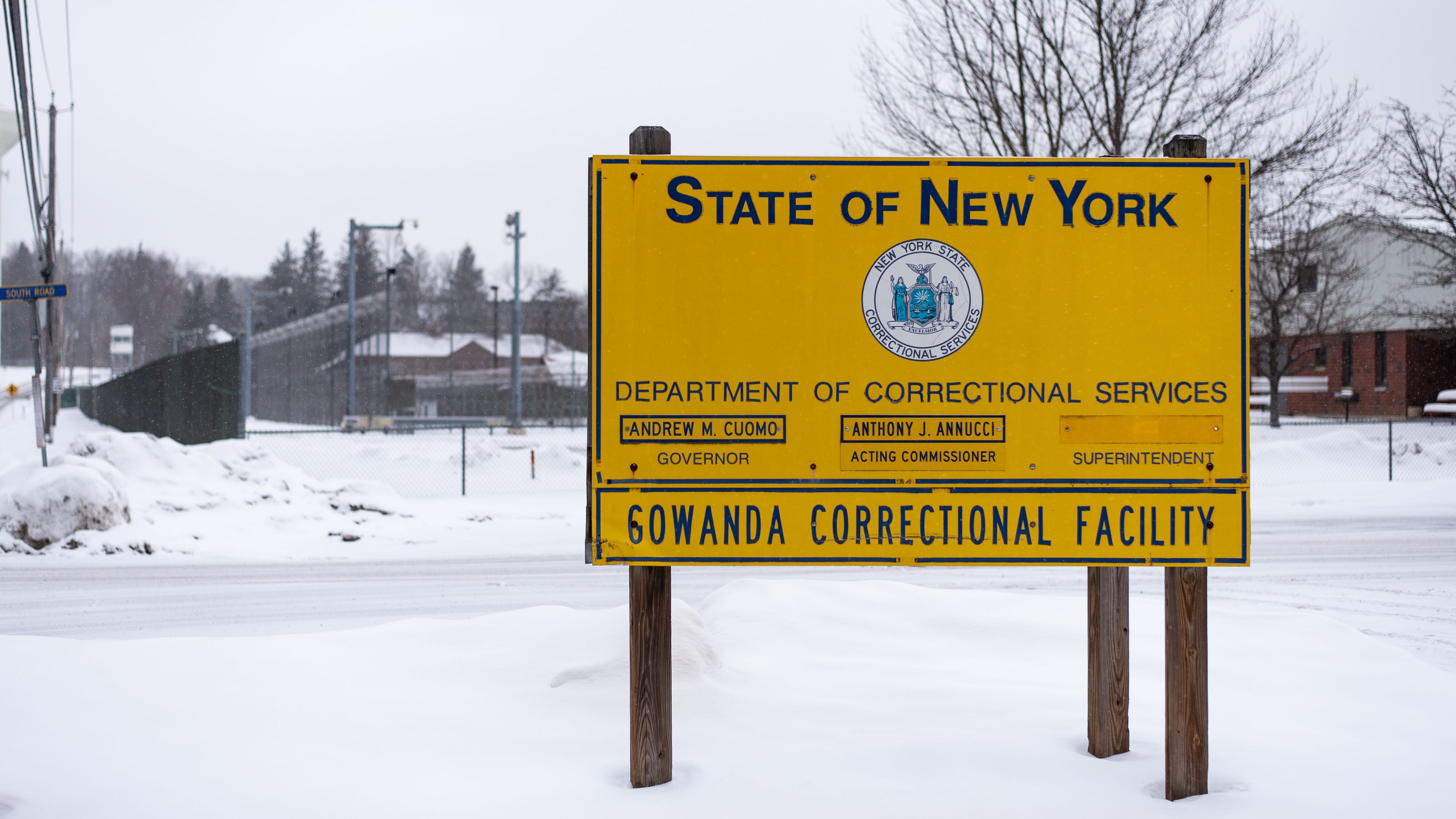 Three NY prison closures draw praise, concern from communities