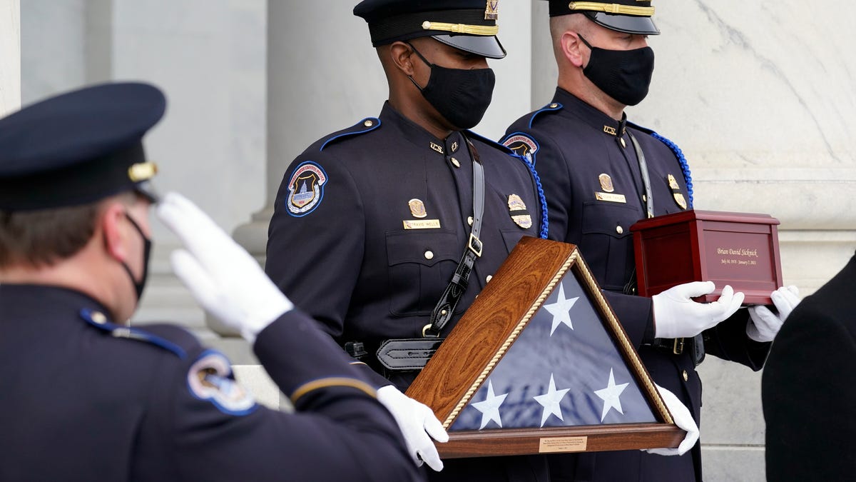 Lawmakers pay homage to fallen Capitol cop