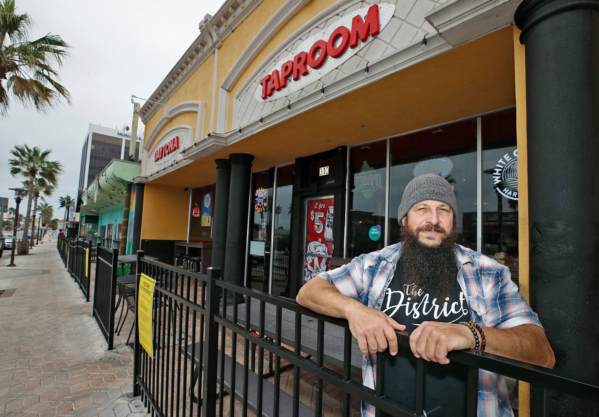 daytona-beach-contemplating-an-earlier-bar-closing-time
