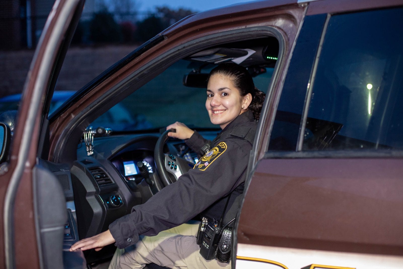 https://www.gannett-cdn.com/presto/2021/02/11/PSTA/c1ab7555-8e64-4929-ad9a-2da3423efbc1-Suarez_in_Police_Uniform_3.jpeg