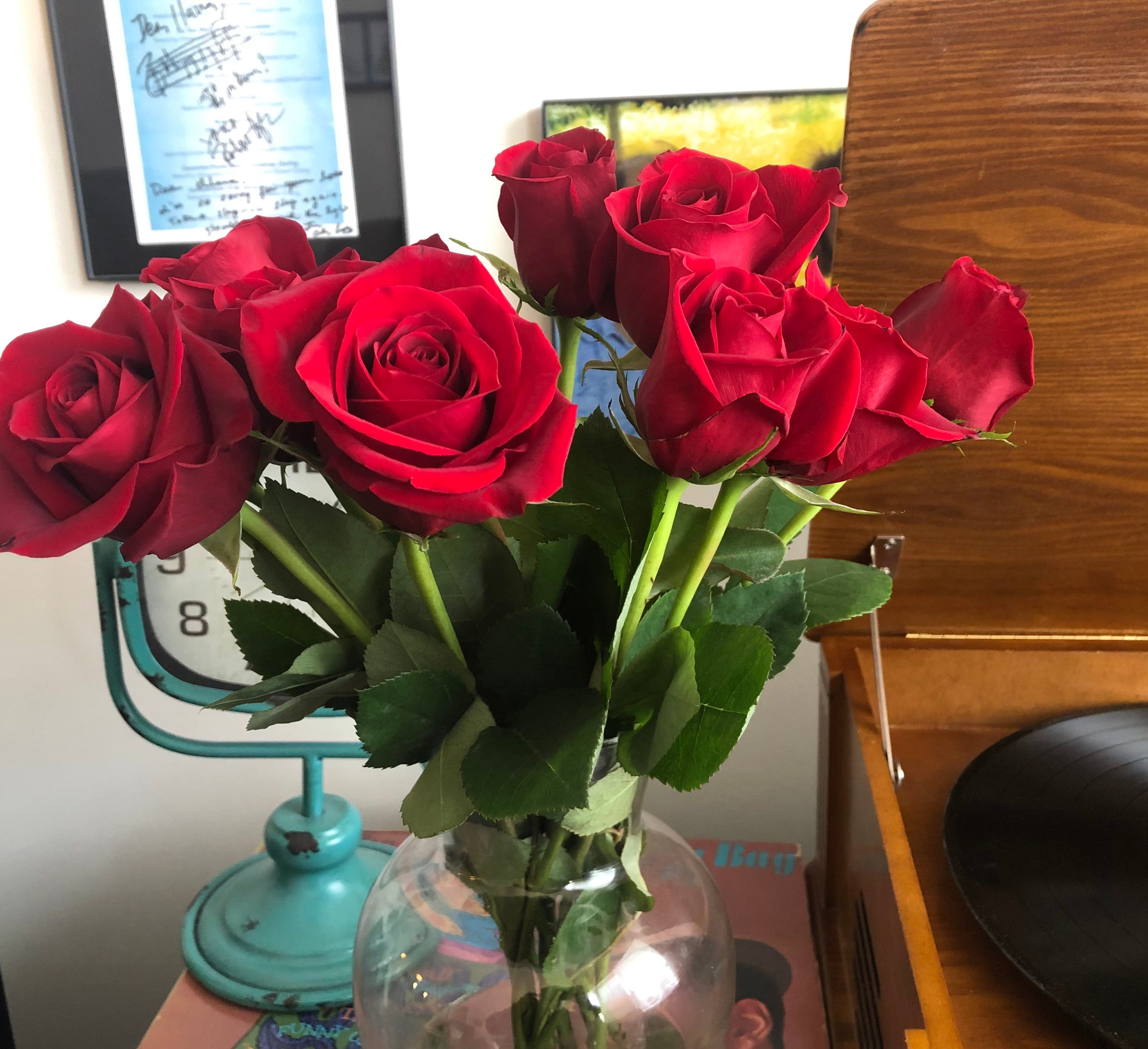 Audrey Legg 1800 Flowers Dozen Roses / One Dozen Red Roses 90926 1 800