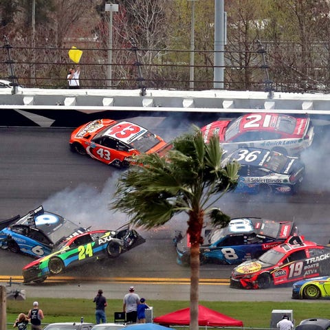Ryan Newman (6), Erik Jones (43), William Byron (2
