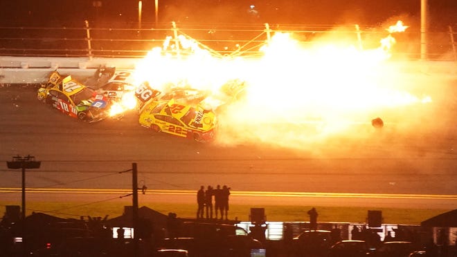 Resultado de imagem para mcdowell wins daytona