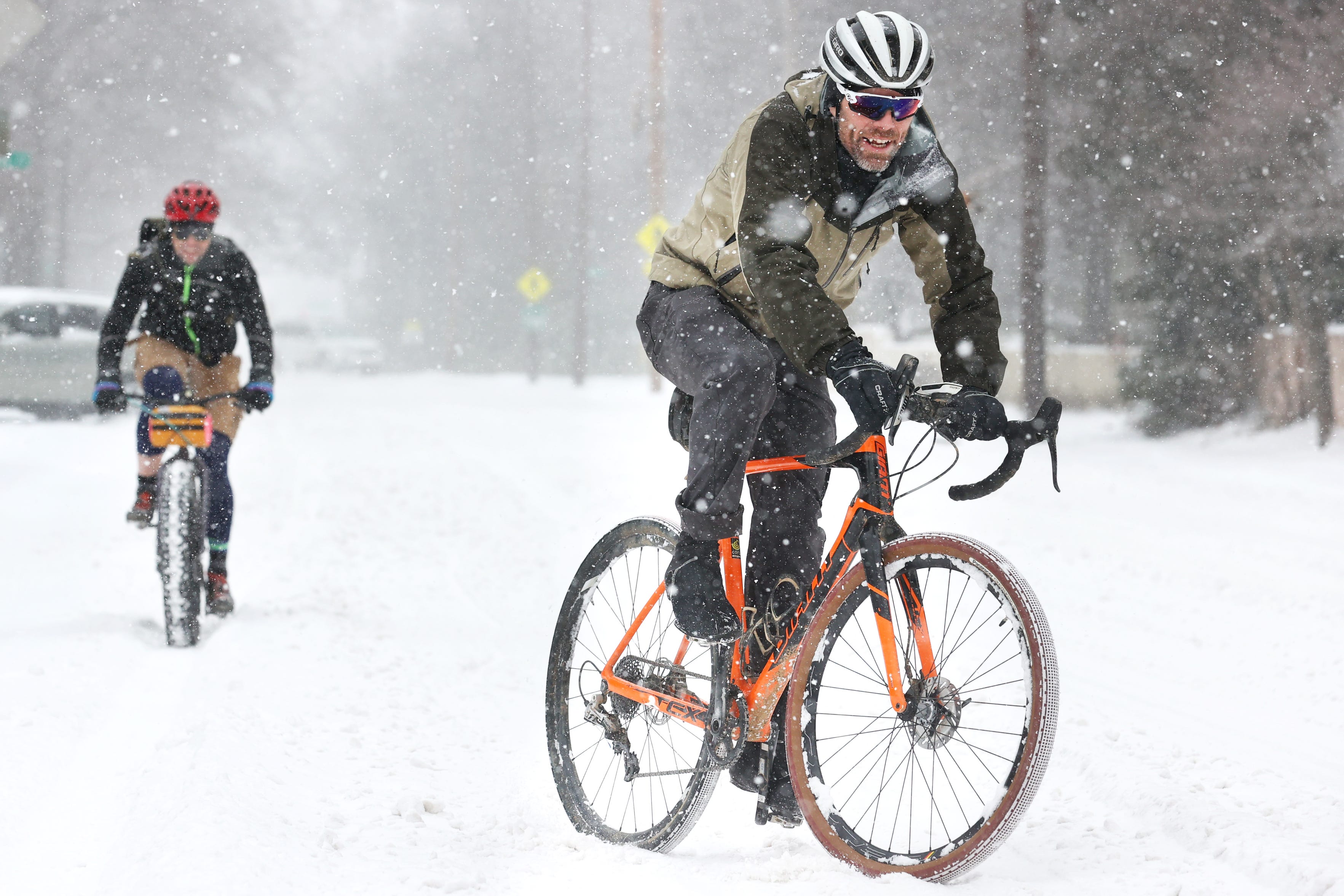 Memphis winter storm Snow covered roadways, schools cancel class
