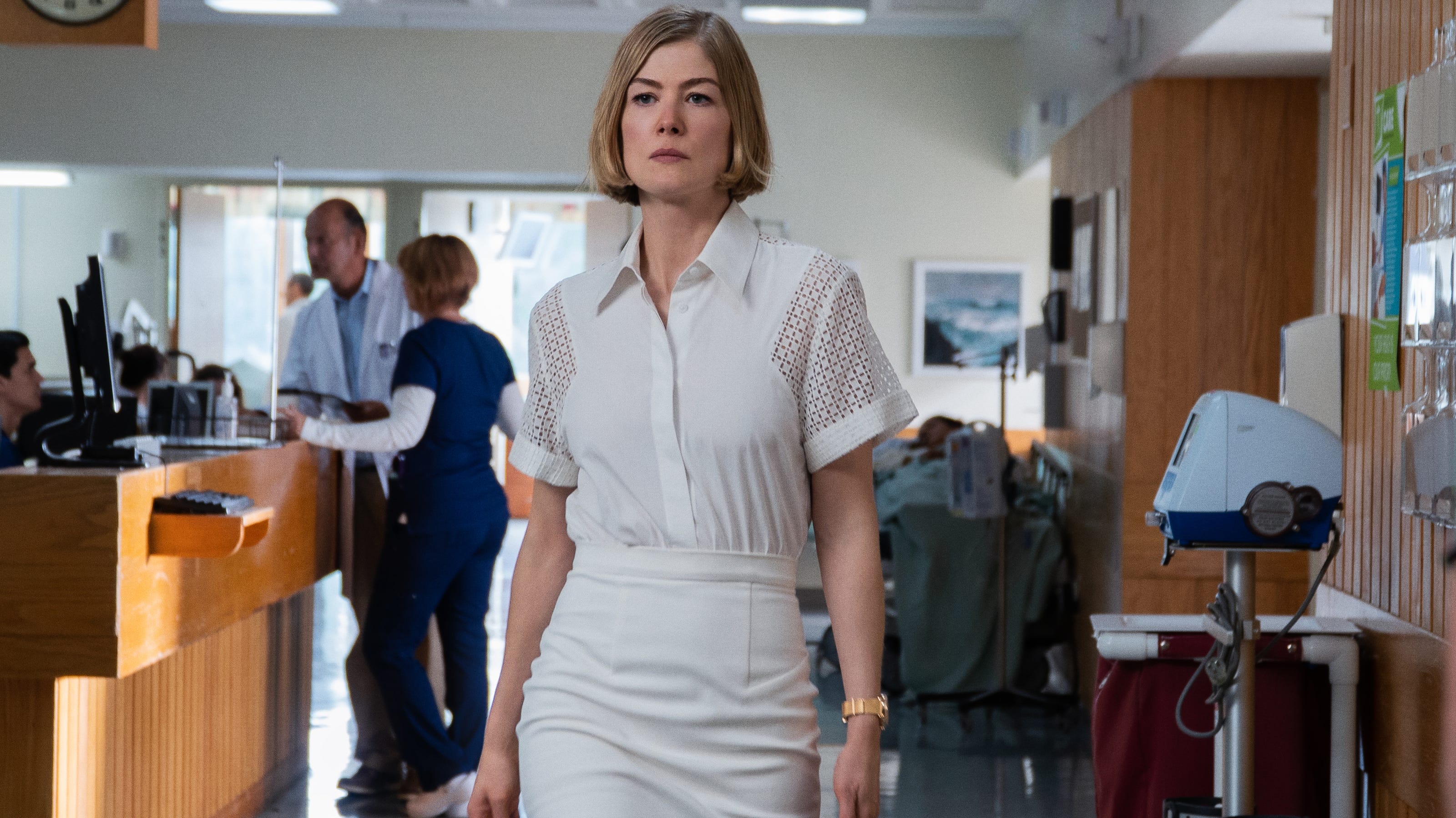'I Care a Lot': Rosamund Pike returns to 'dark side' in ...
