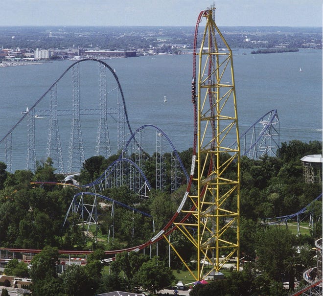 thrill dragster sandusky struck roller