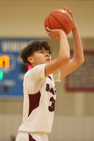 Seaman sophomore Aron Davis contributed 10 points in Friday night's game against Lansing. Four Vikings reached double-figure scoring in the 81-68 victory over the Lions.