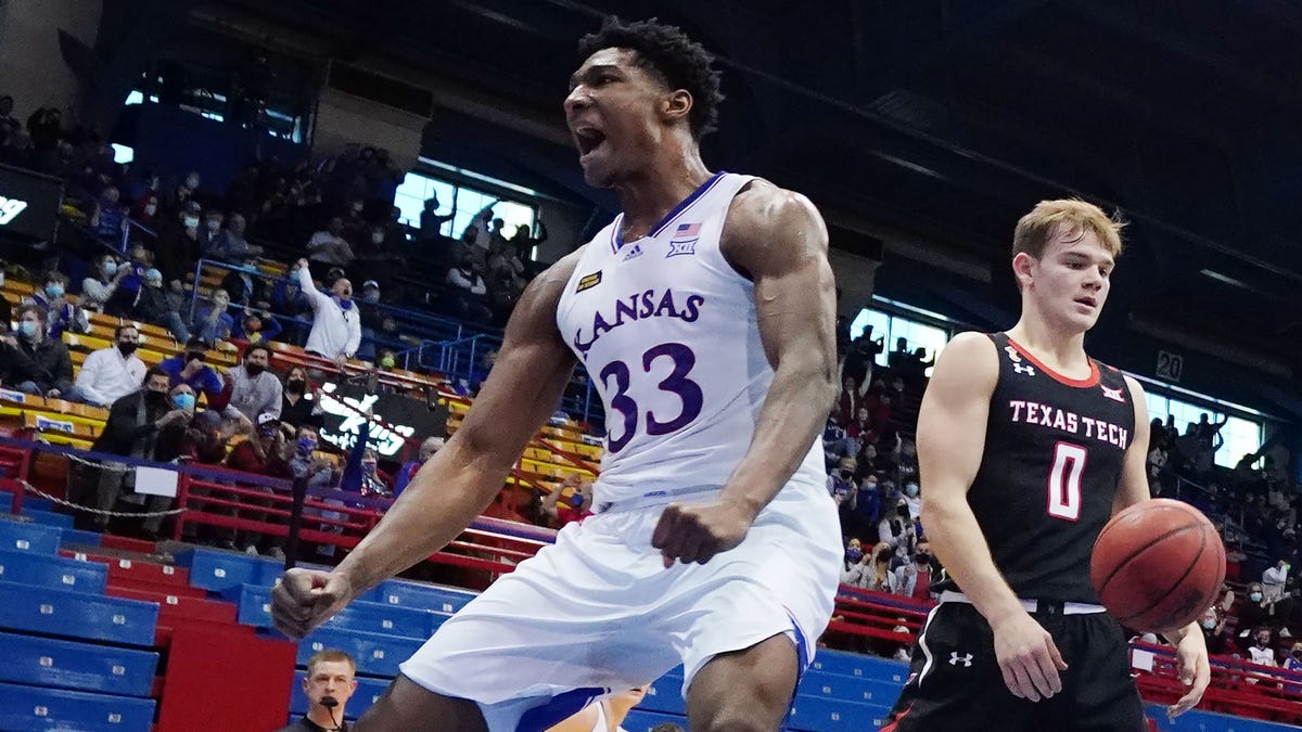 David McCormack (33) and Kansas are riding a five-game win streak.