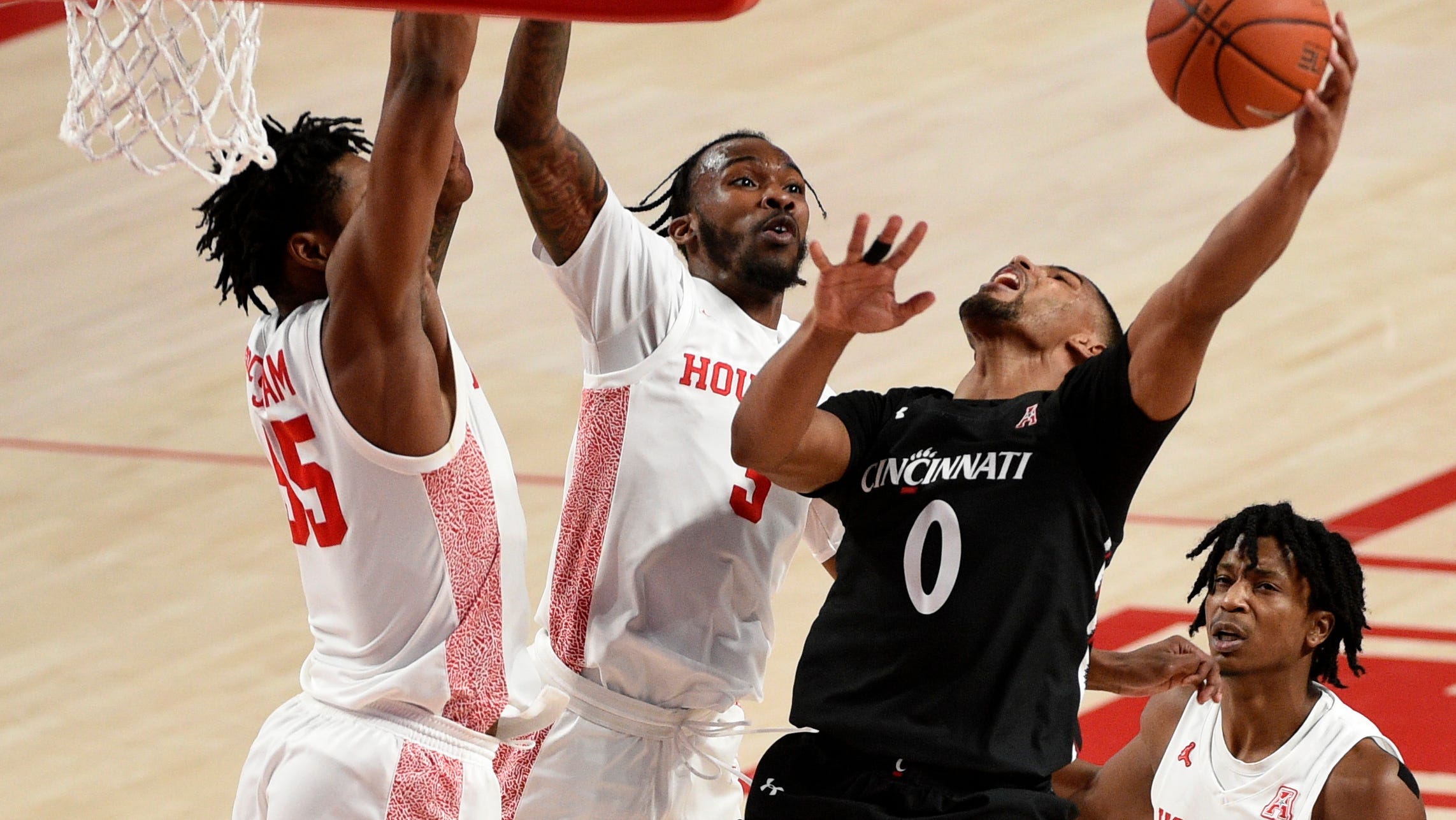 Cincinnati basketball Bearcats hit the road against No. 6 Houston