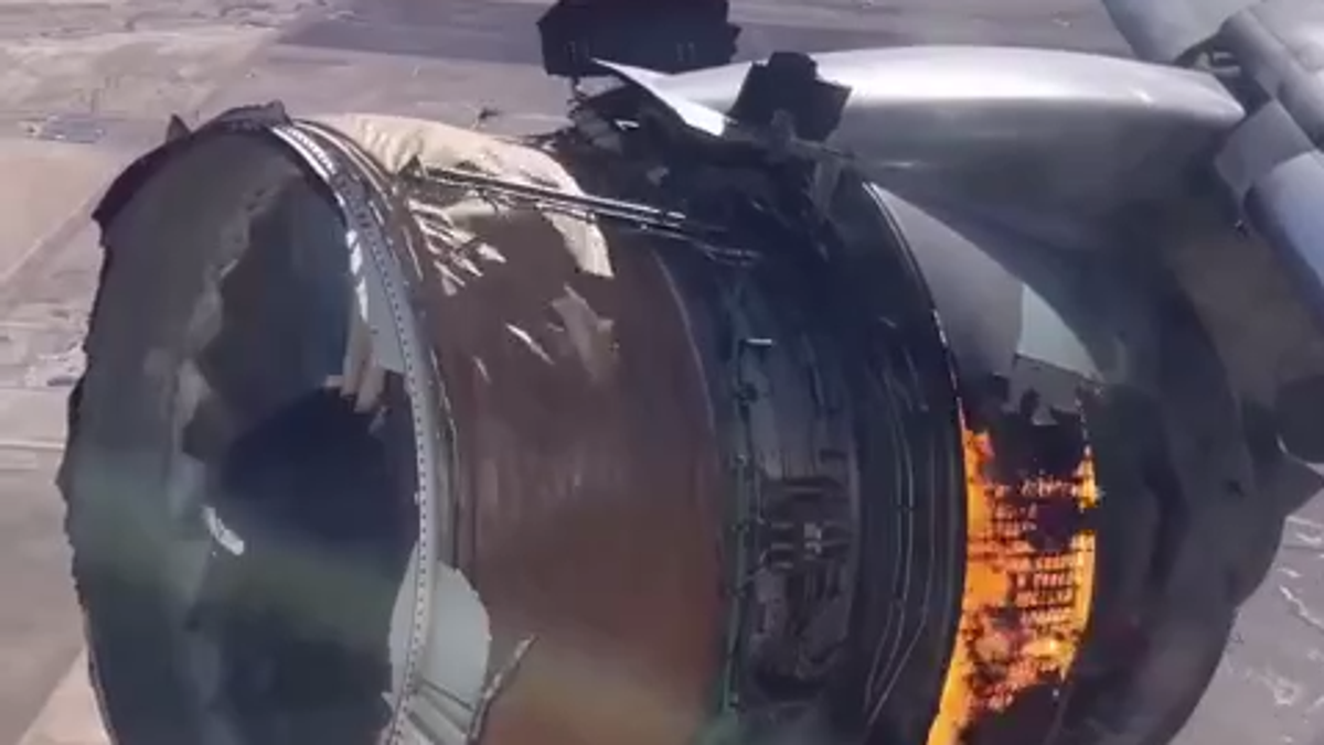 United Airlines Boeing 777 returned to Denver International Airport shortly after takeoff when the right engined failed.