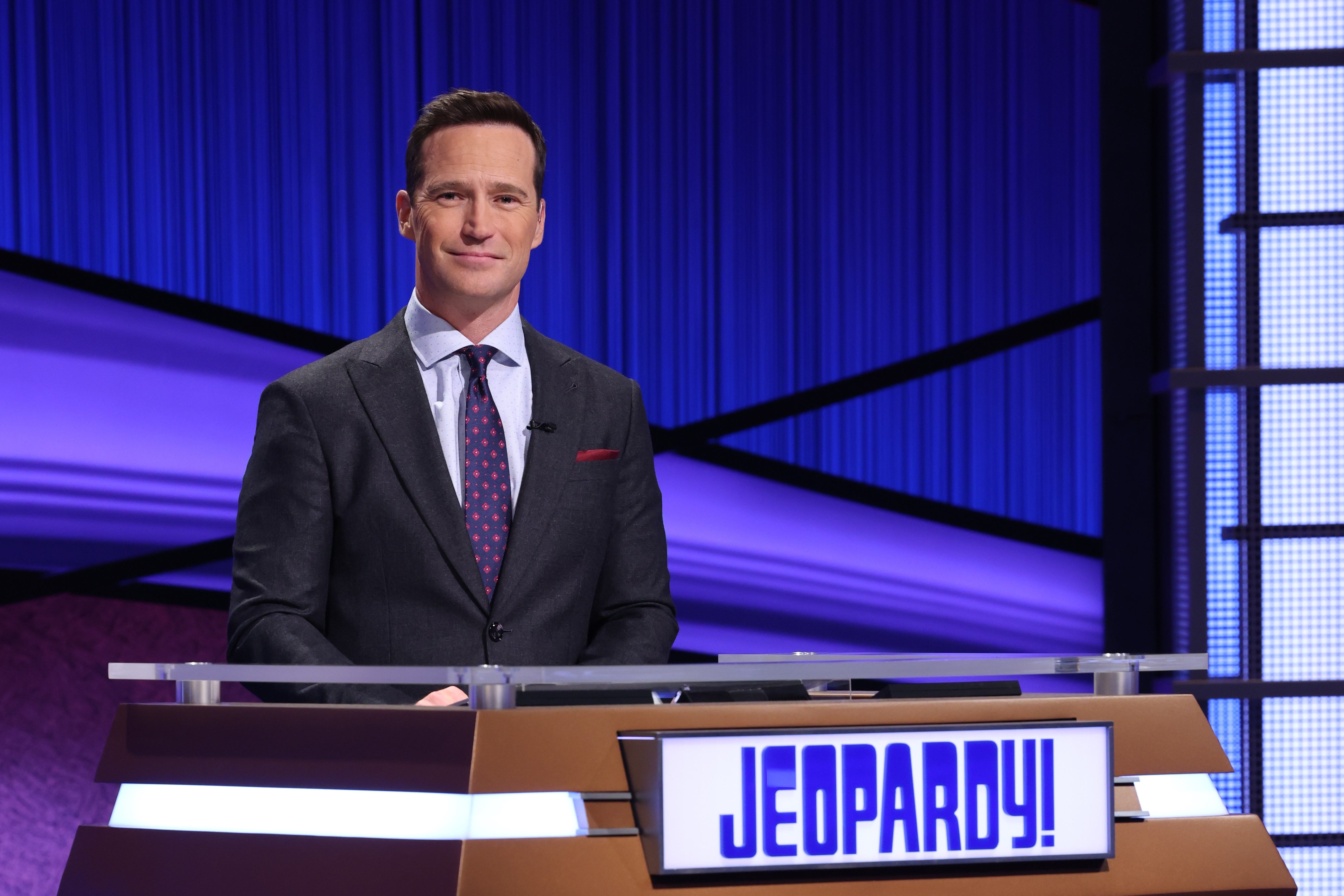 Mike Richards steps down as 'Jeopardy!' host, will remain executive producer thumbnail