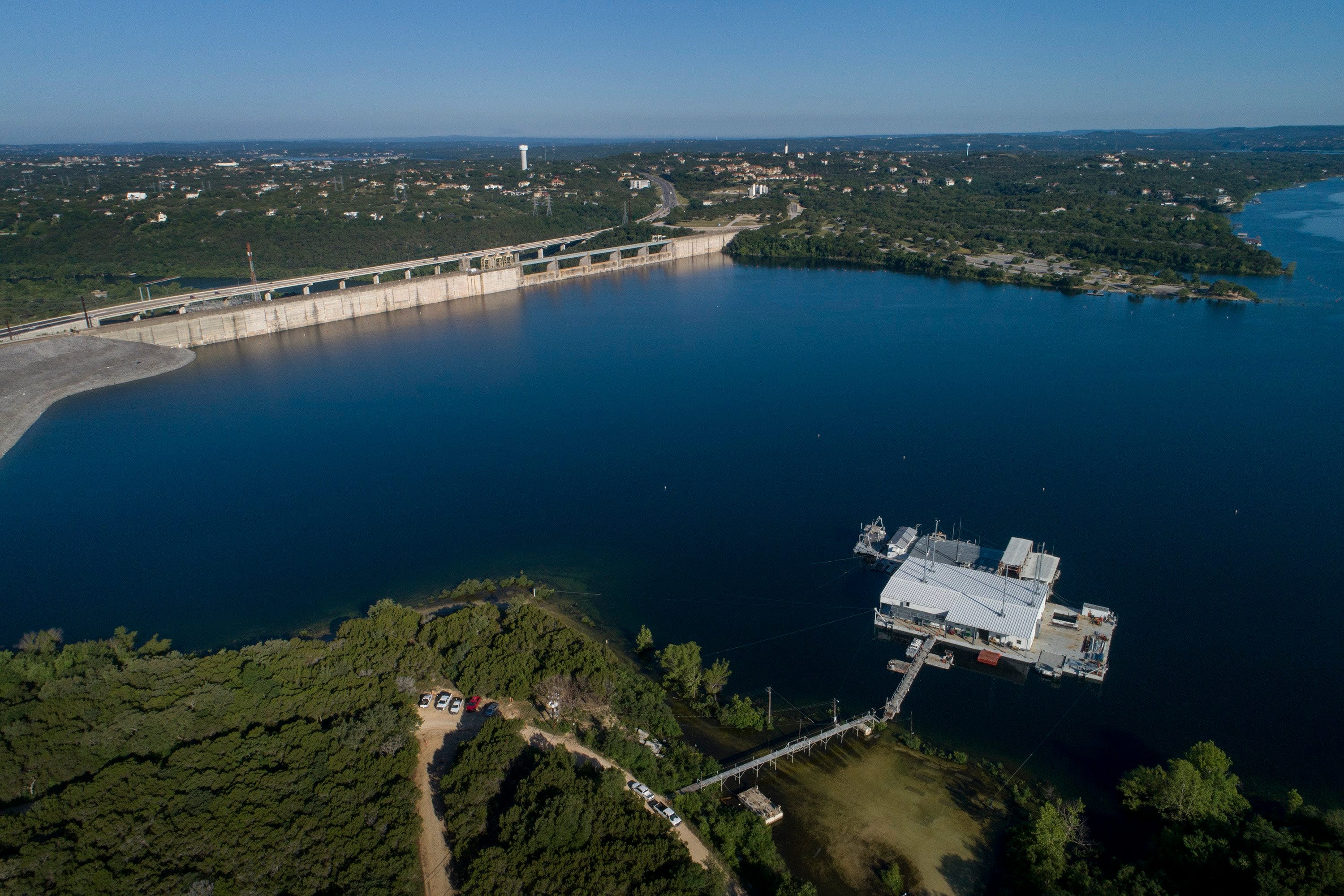 Lake Travis tests positive for bluegreen algae