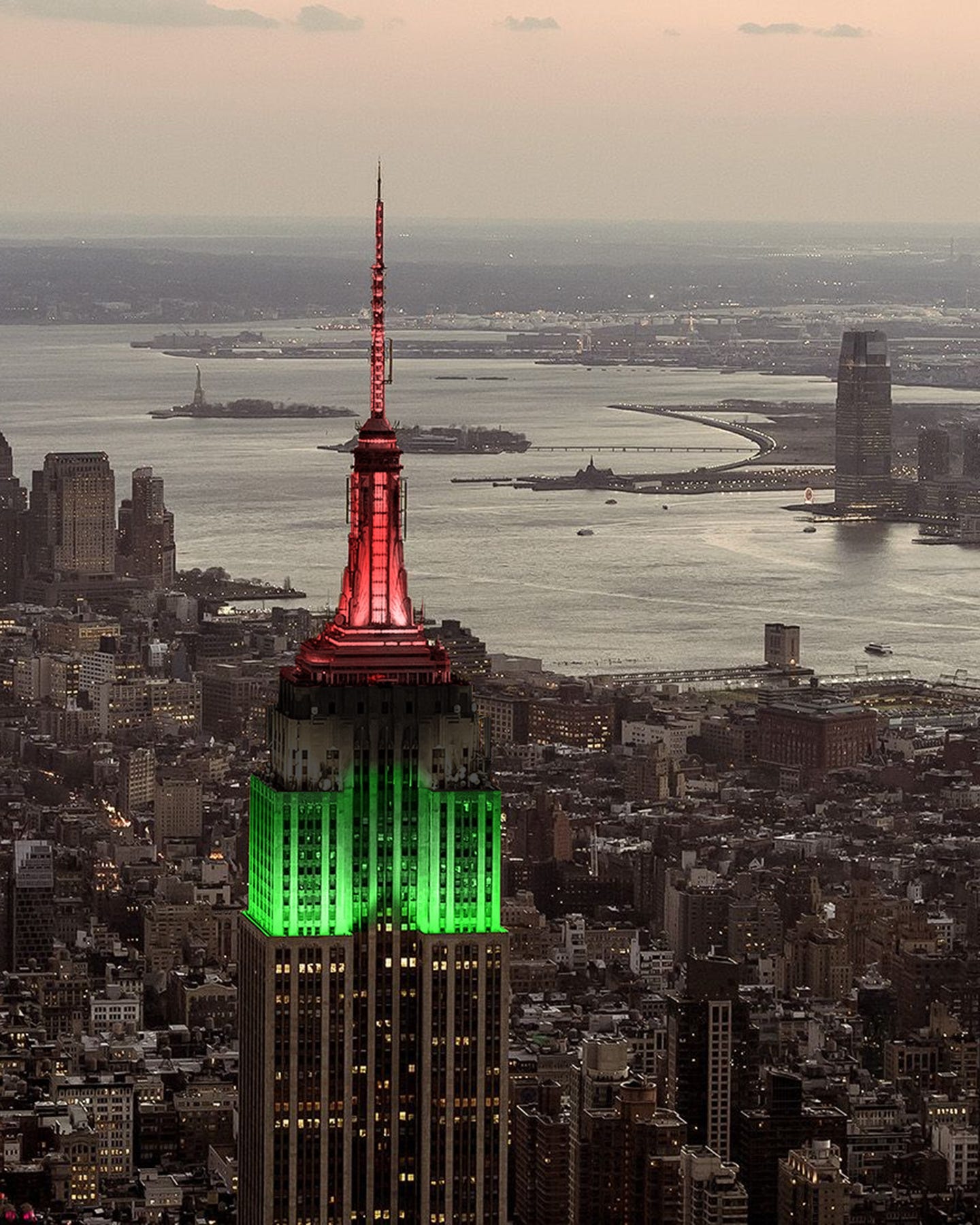 Empire State Building A Ny Attraction For The Ages Turns 90