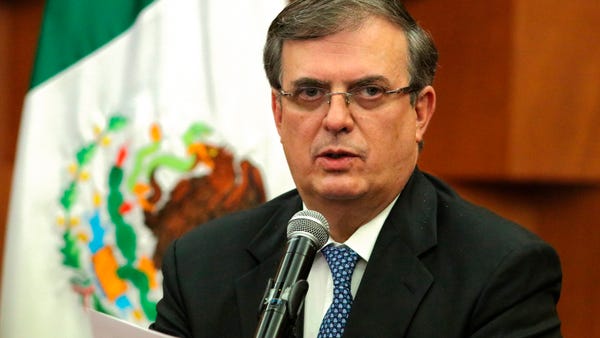 El canciller mexicano, Marcelo Ebrard, habla duran
