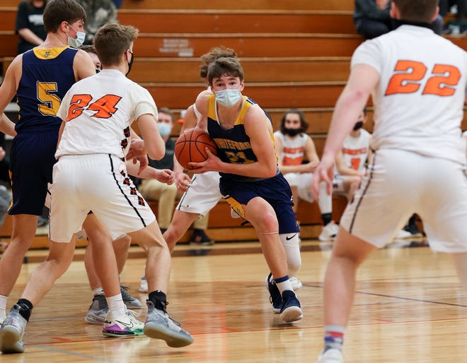 Whiteford boys comfortable on college floor Whiteford boys comfortable on college floor