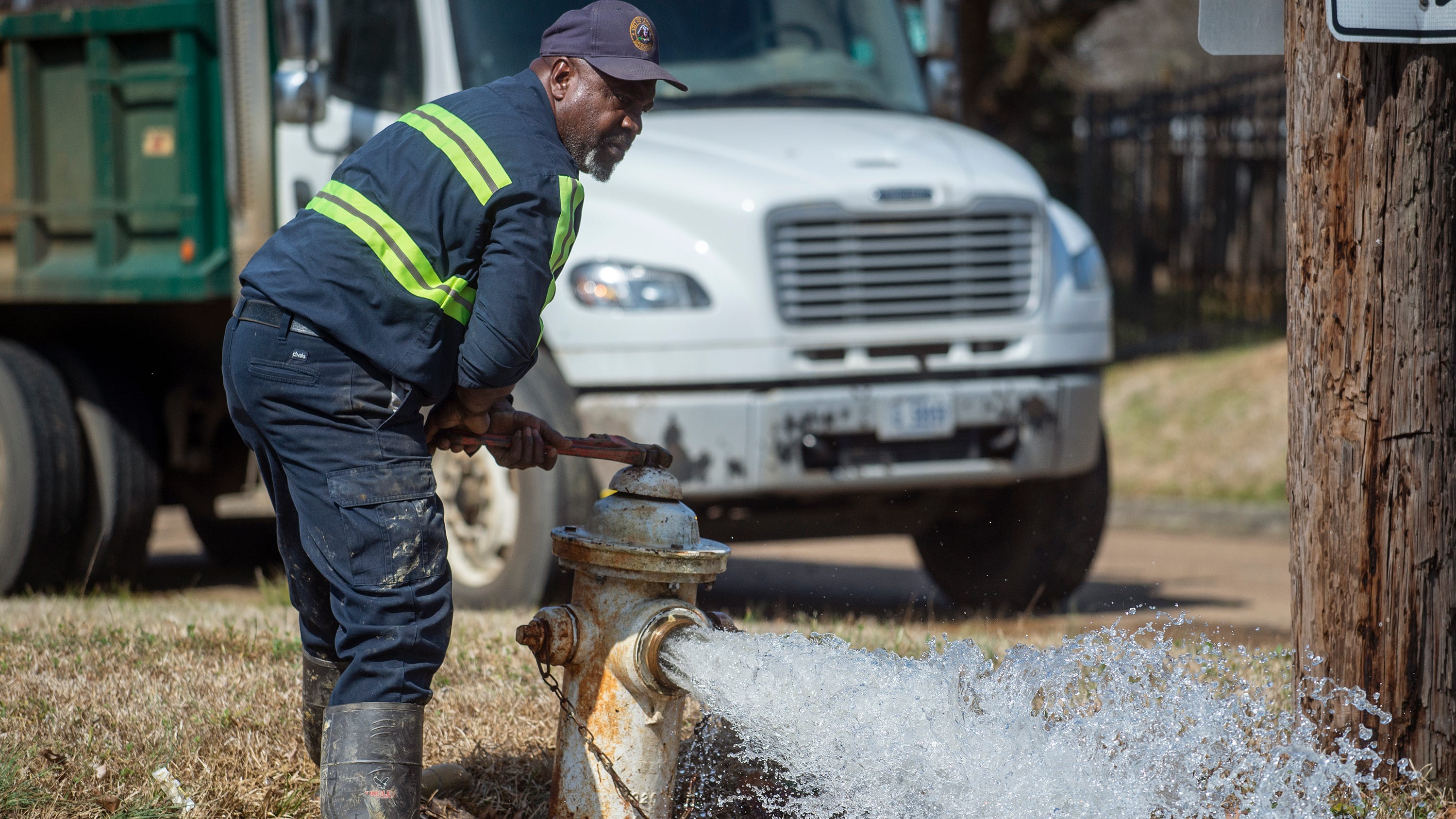 Water crisis Day 10: City of Jackson announces new main breaks, water distribution Friday - Jackson Clarion Ledger