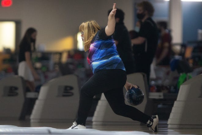 Seaman's Makenzie Millard tops the competition, winning the individual title Friday at the 5A Regionals at Gage Bowl.