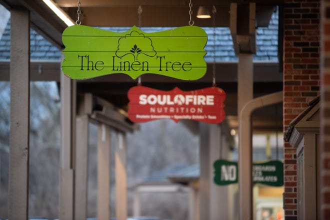 Retailers extend, Burger Stand moves in at Brookwood Browsing Center Retailers extend, Burger Stand moves in at Brookwood Browsing Center