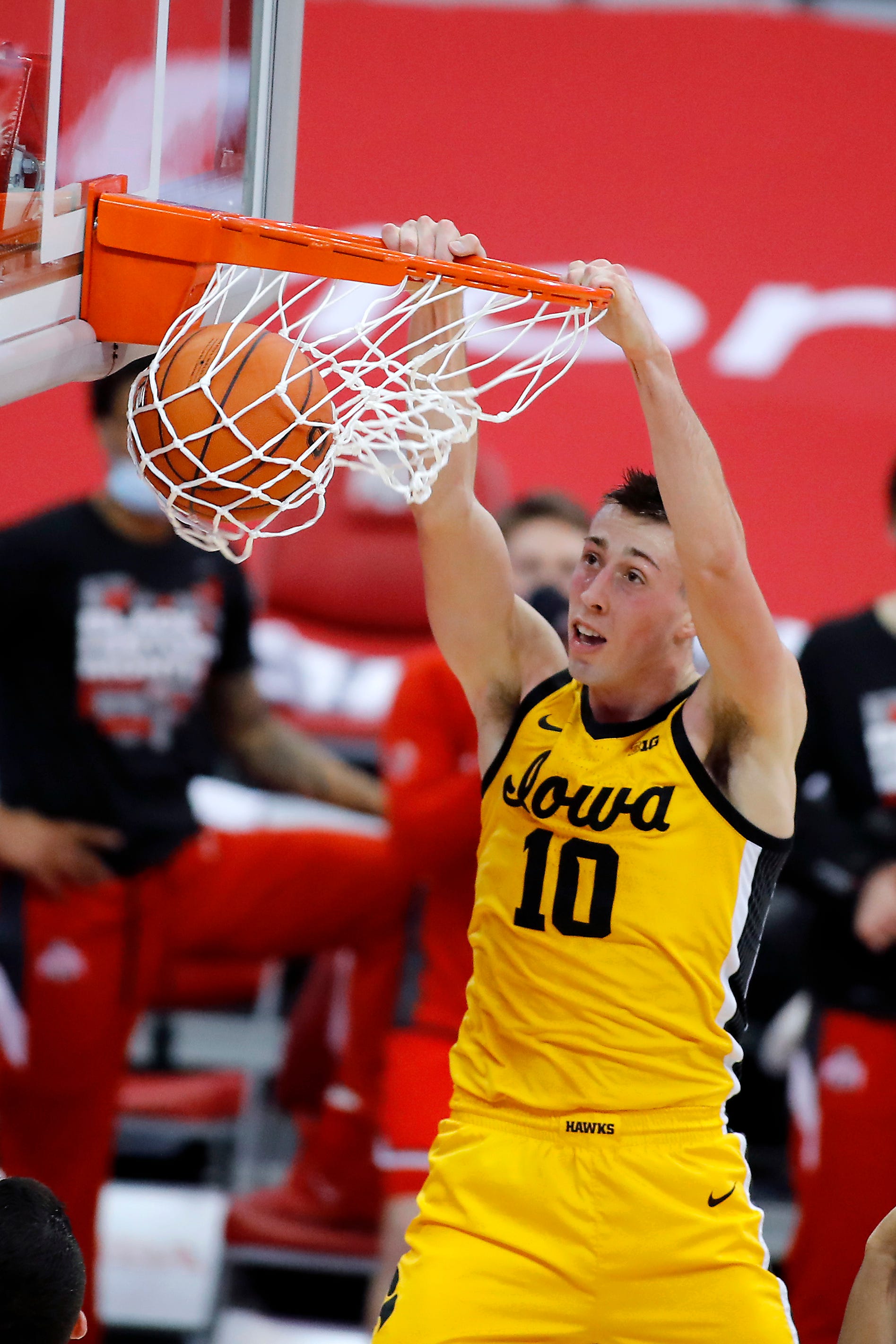 Led by Luka Garza, Iowa delivers stirring win at No. 5 Ohio State