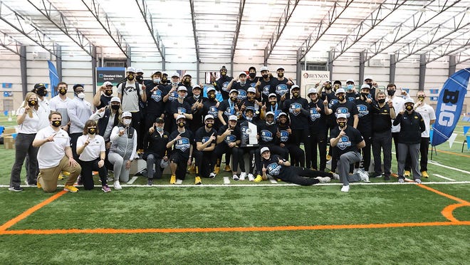 Iowa men's track earns historic Big Ten indoor championship Iowa men's track earns historic Big Ten indoor championship