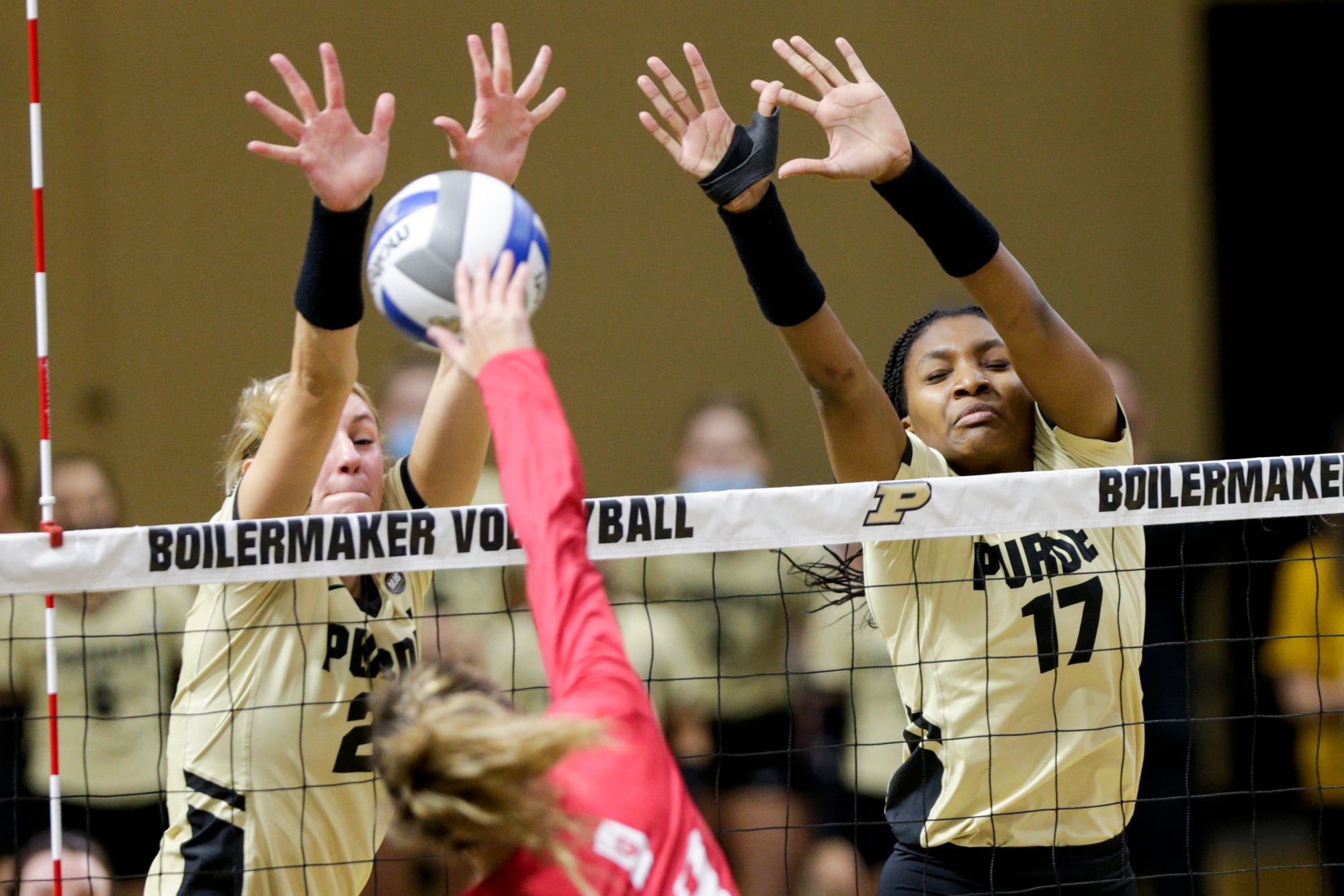 Purdue volleyball extends win streak to 17 in a row over Indiana