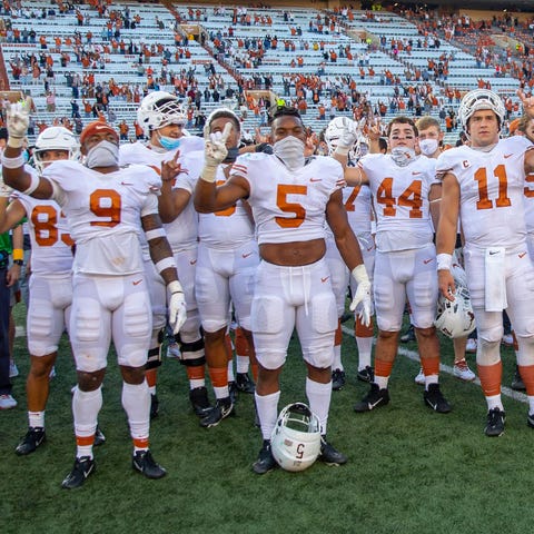 Texas Longhorns sing "The Eyes of Texas" after bea