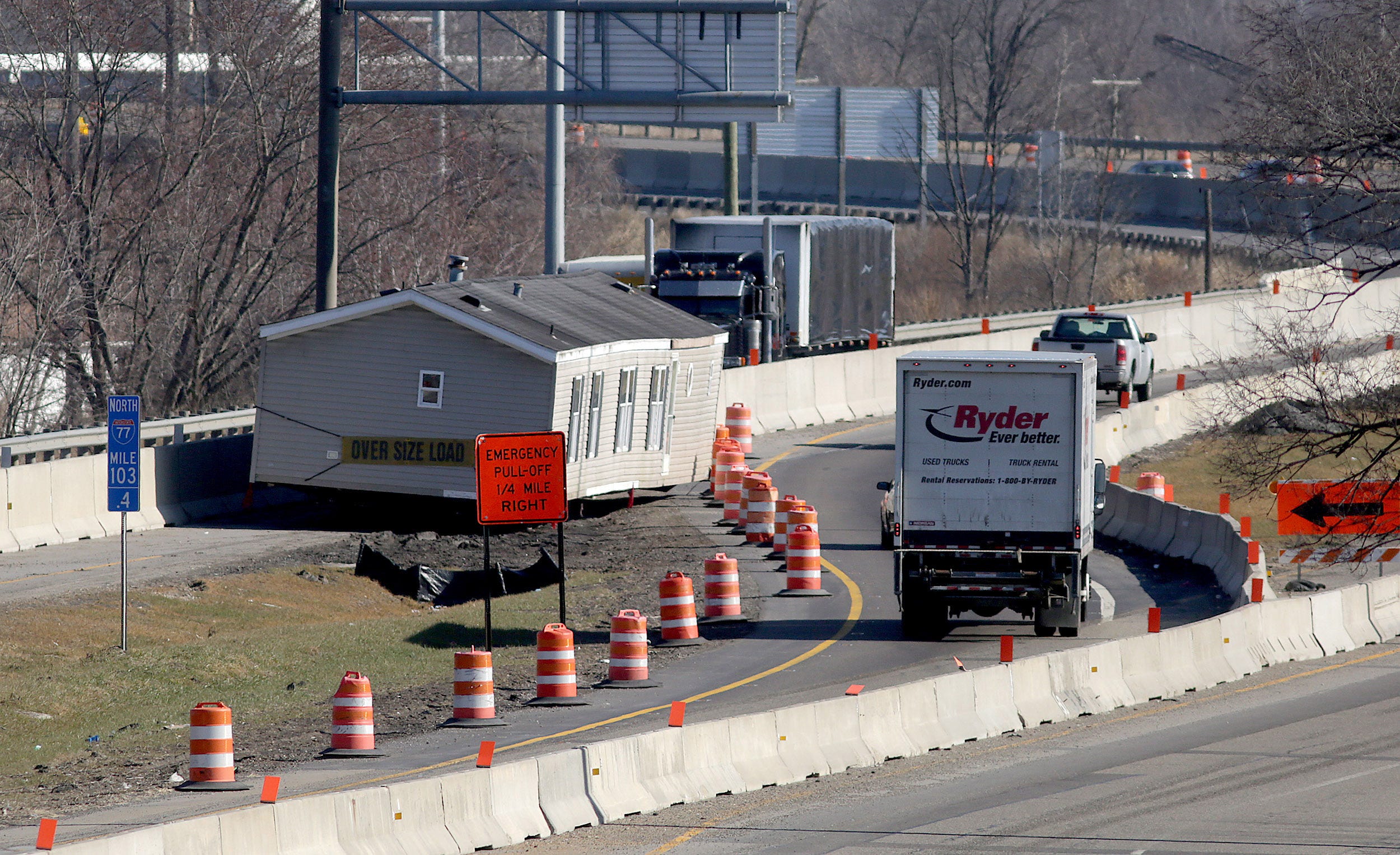 House Stuck On Ohio Highway I 77 In Canton Construction Zone