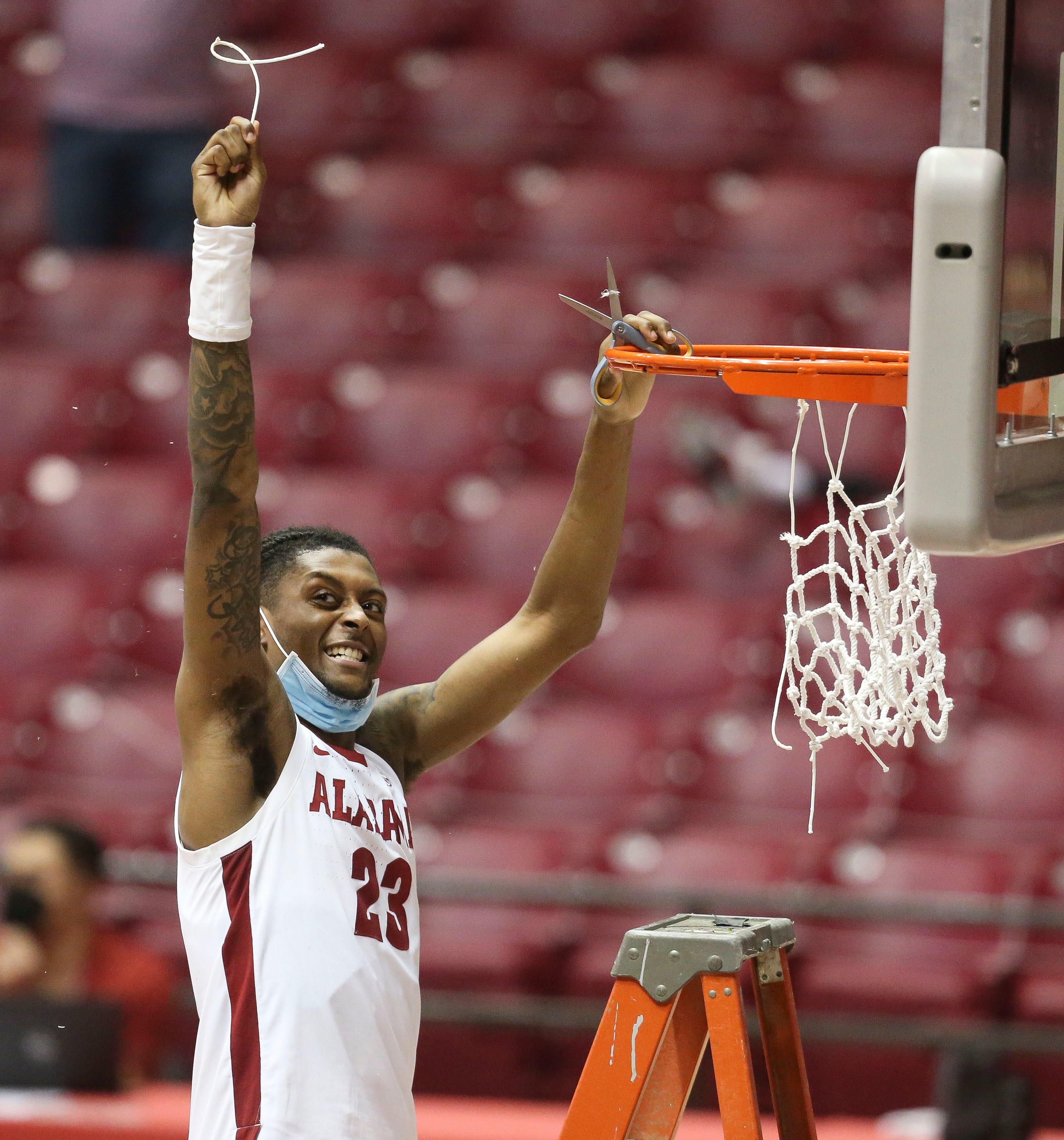 Alabama basketball has emotional celebration of SEC title at home