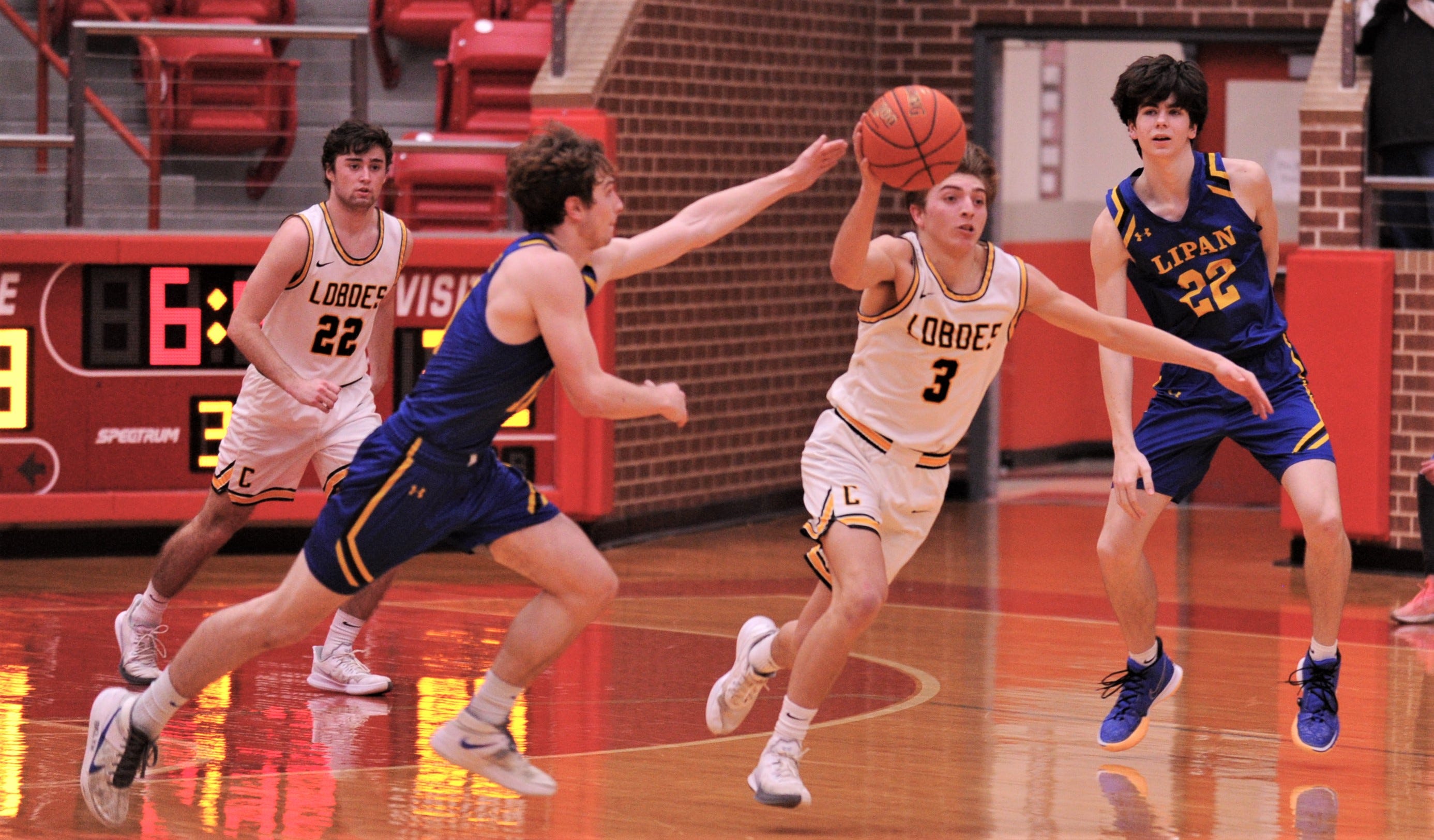 No. 8 Lipan fends off Cisco boys for region basketball title