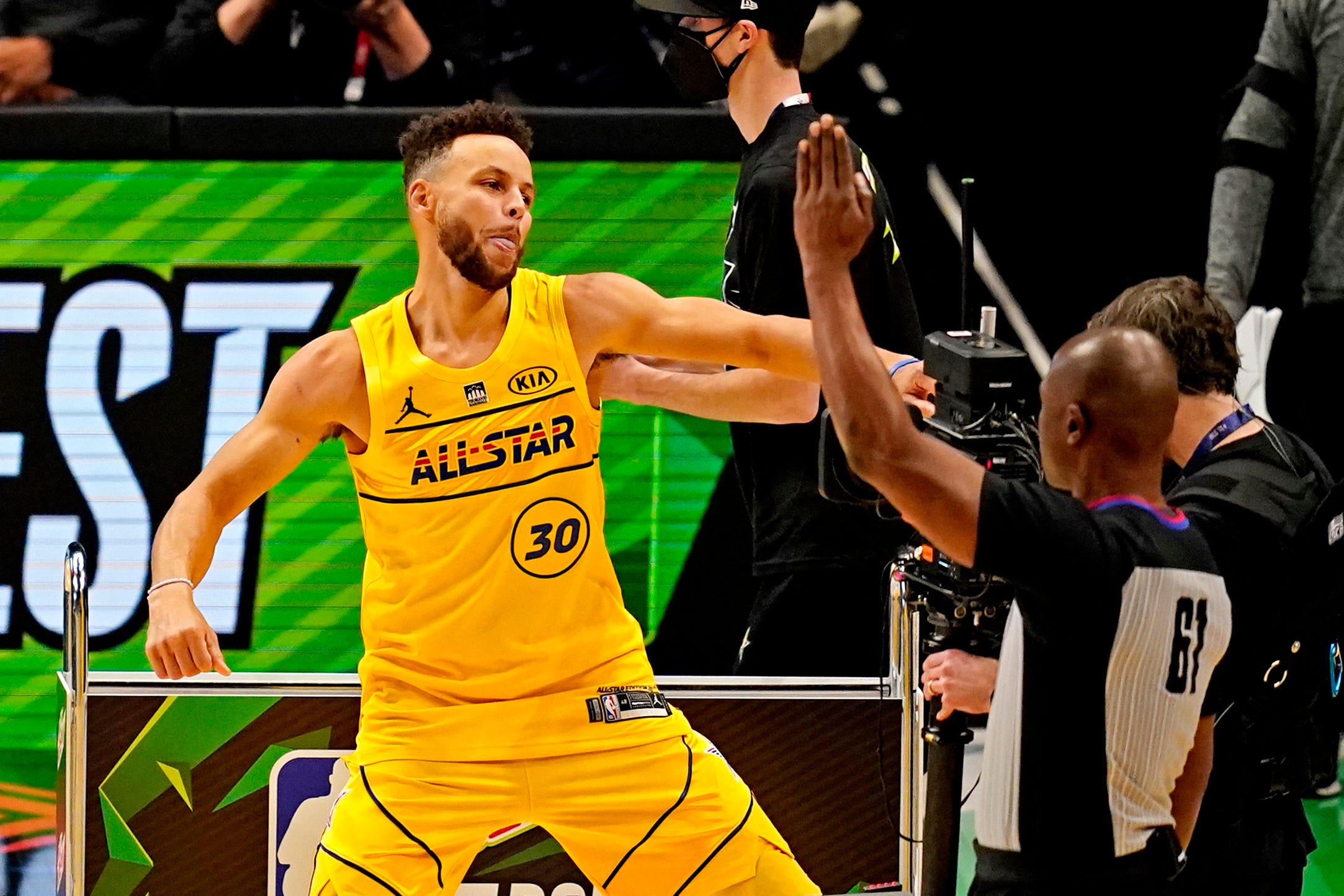 Warriors Steph Curry Wins 3 Point Shootout On Dramatic Final Shot Get Fast Amazing News