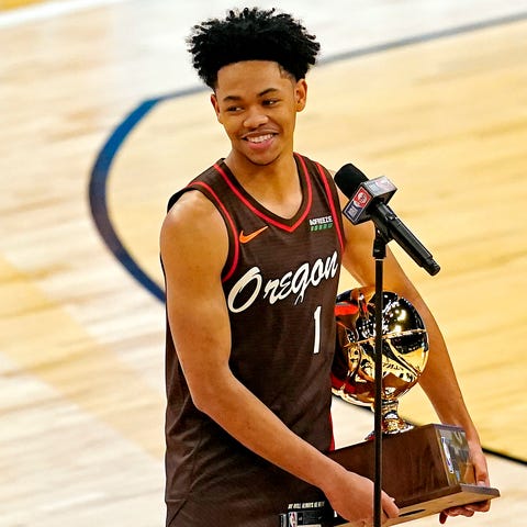 Anfernee Simons celebrates after winning the dunk 