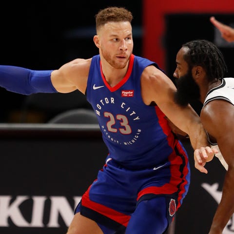 Blake Griffin (23) plans to sign on with James Har