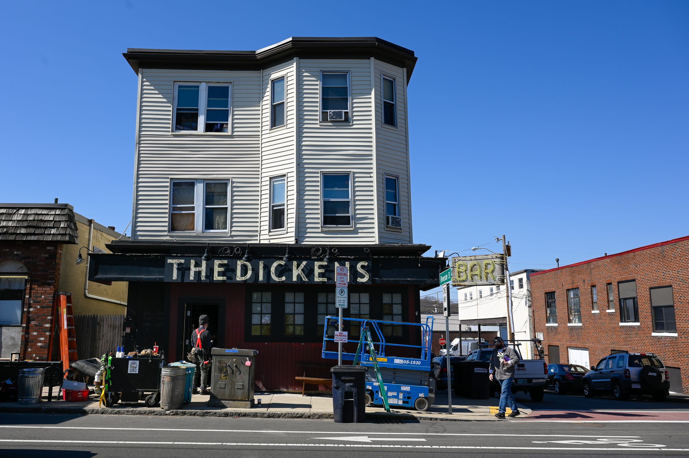 George Clooney S The Tender Bar Filming In Beverly
