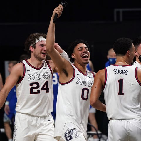 The Gonzaga Bulldogs celebrate after defeating the