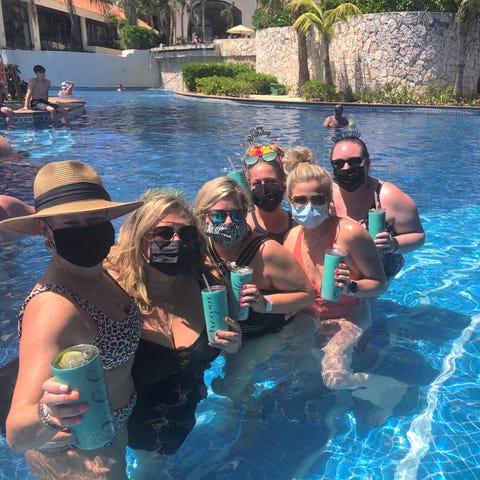 A group of friends from the Midwest flew to Cancun