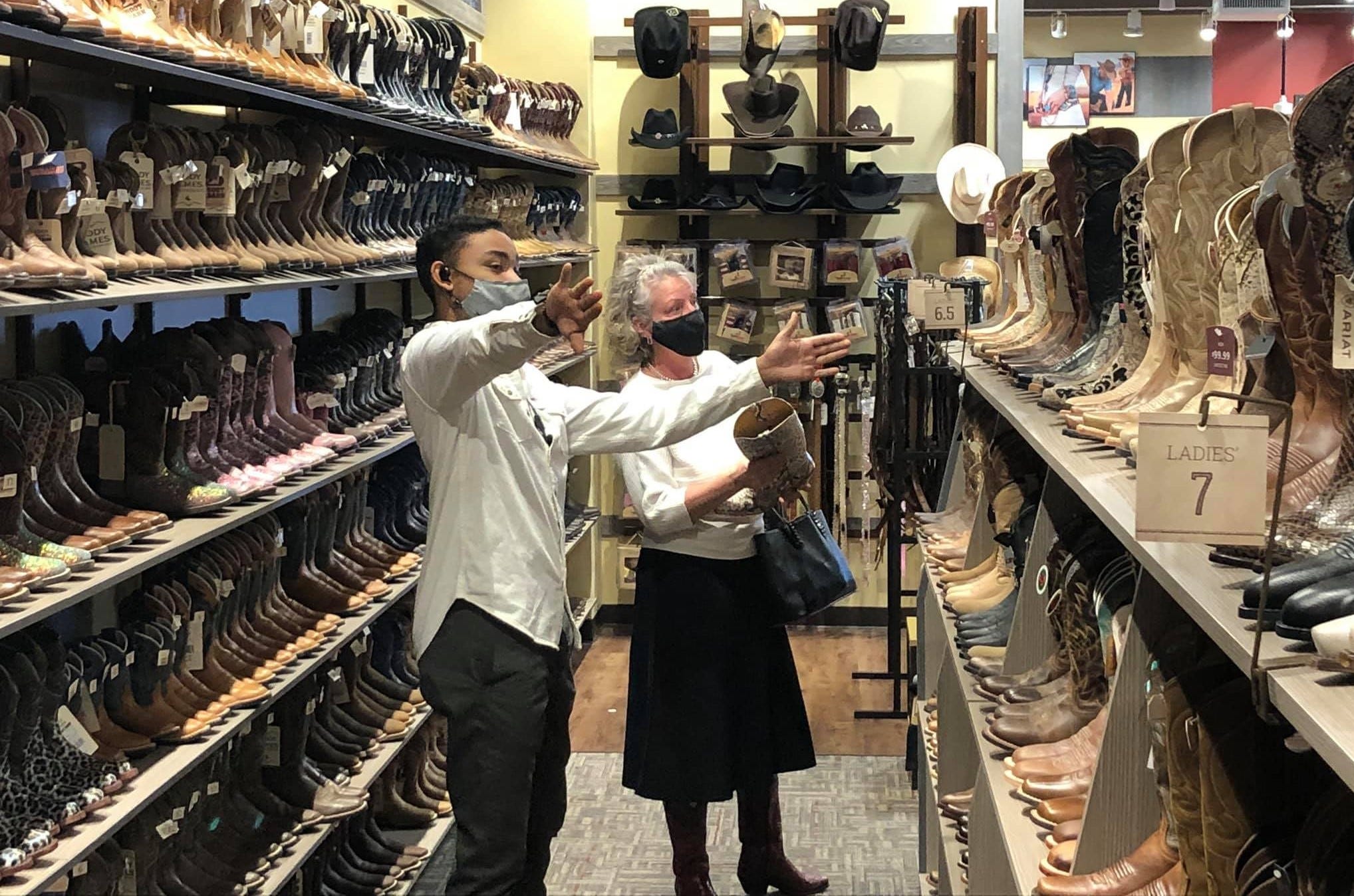 Grasa Kenia Notorio Boot Barn opens new Virginia location, Outfits men, women, and children