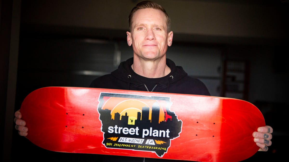 Pro skater Mike Vallely bringing skate brand to Des Moines
