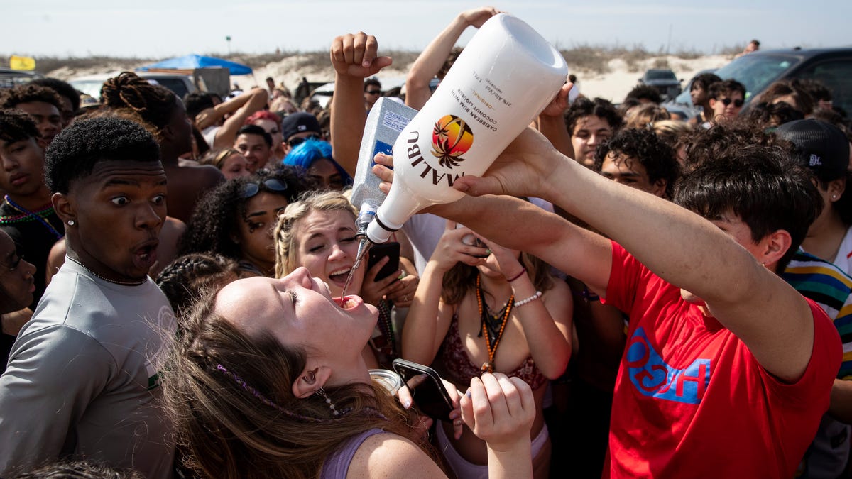 Spring Break 2021 College students return to beaches amid pandemic
