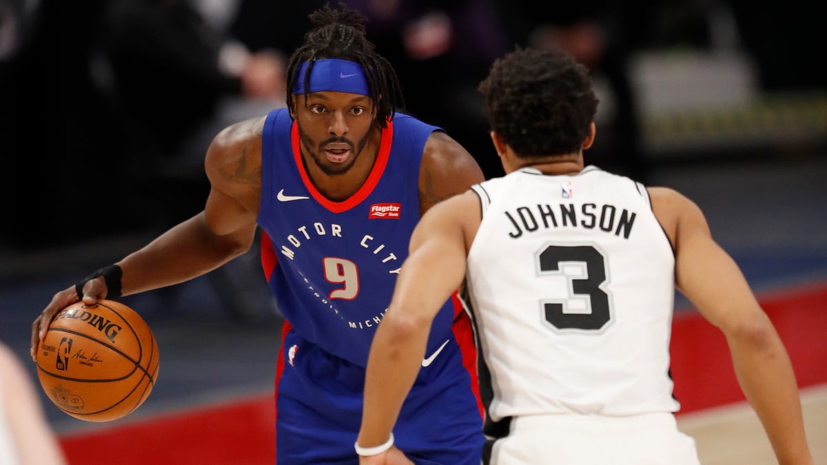 Detroit Pistons loses Jerami Grant due to frightening fall in the 109-99 loss to the Spurs