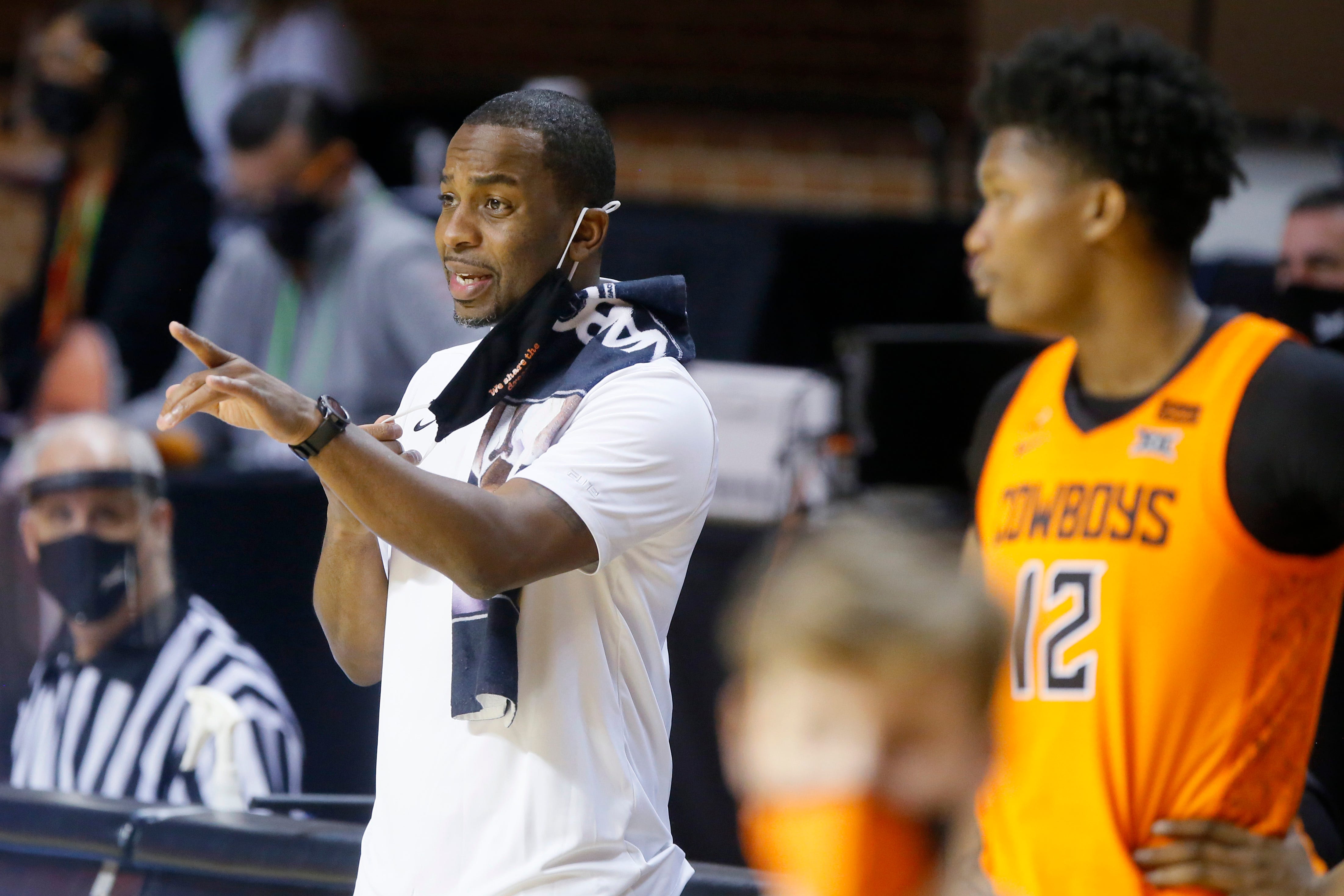 Oklahoma State basketball coach Mike Boynton is Mike Holder's top hire