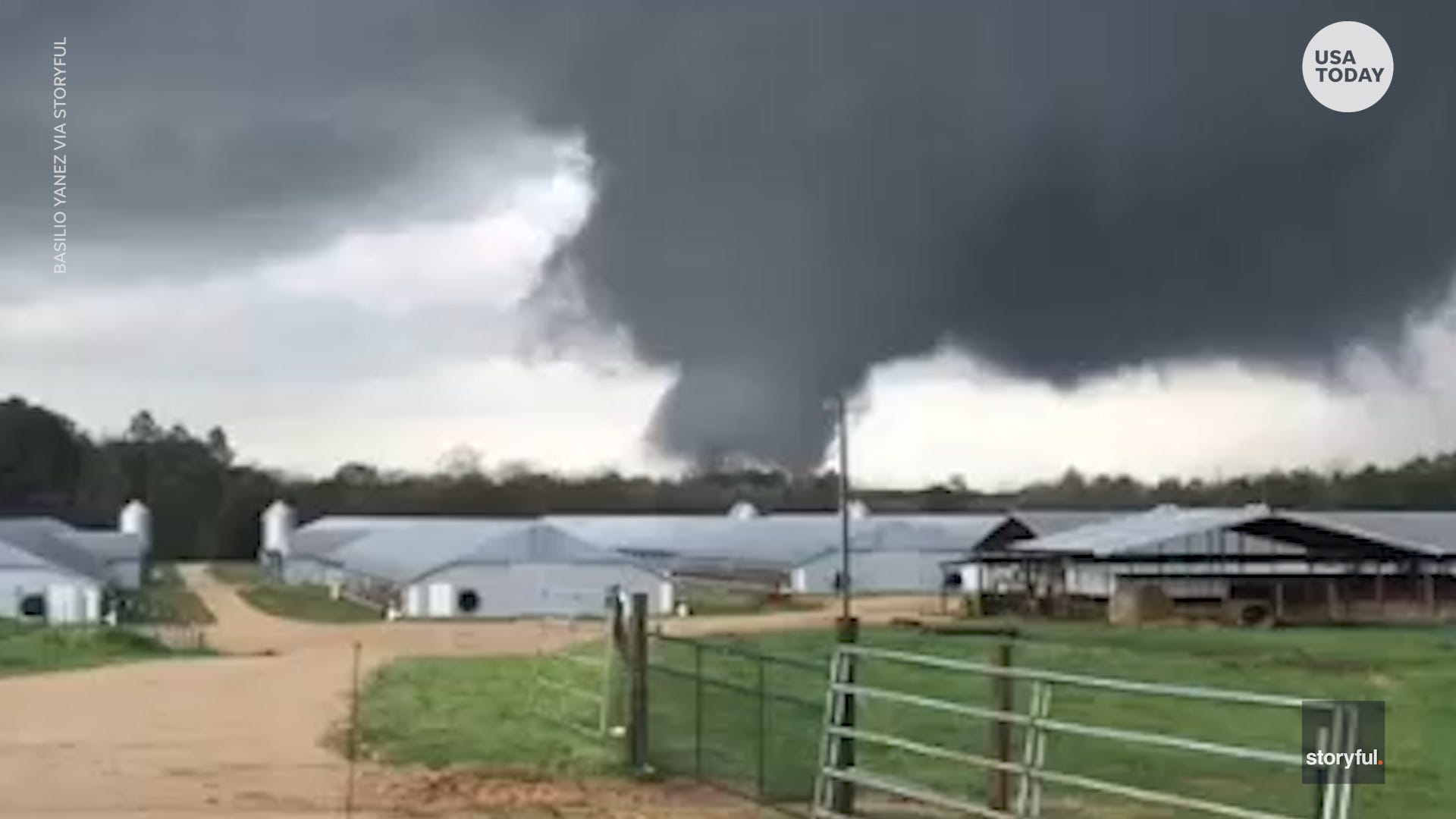Ветры торнадо на великой равнине. Торнадо Алабама. Штат Канзас Торнадо. Торнадо в США 2021. Торнадо шторм Канзас.