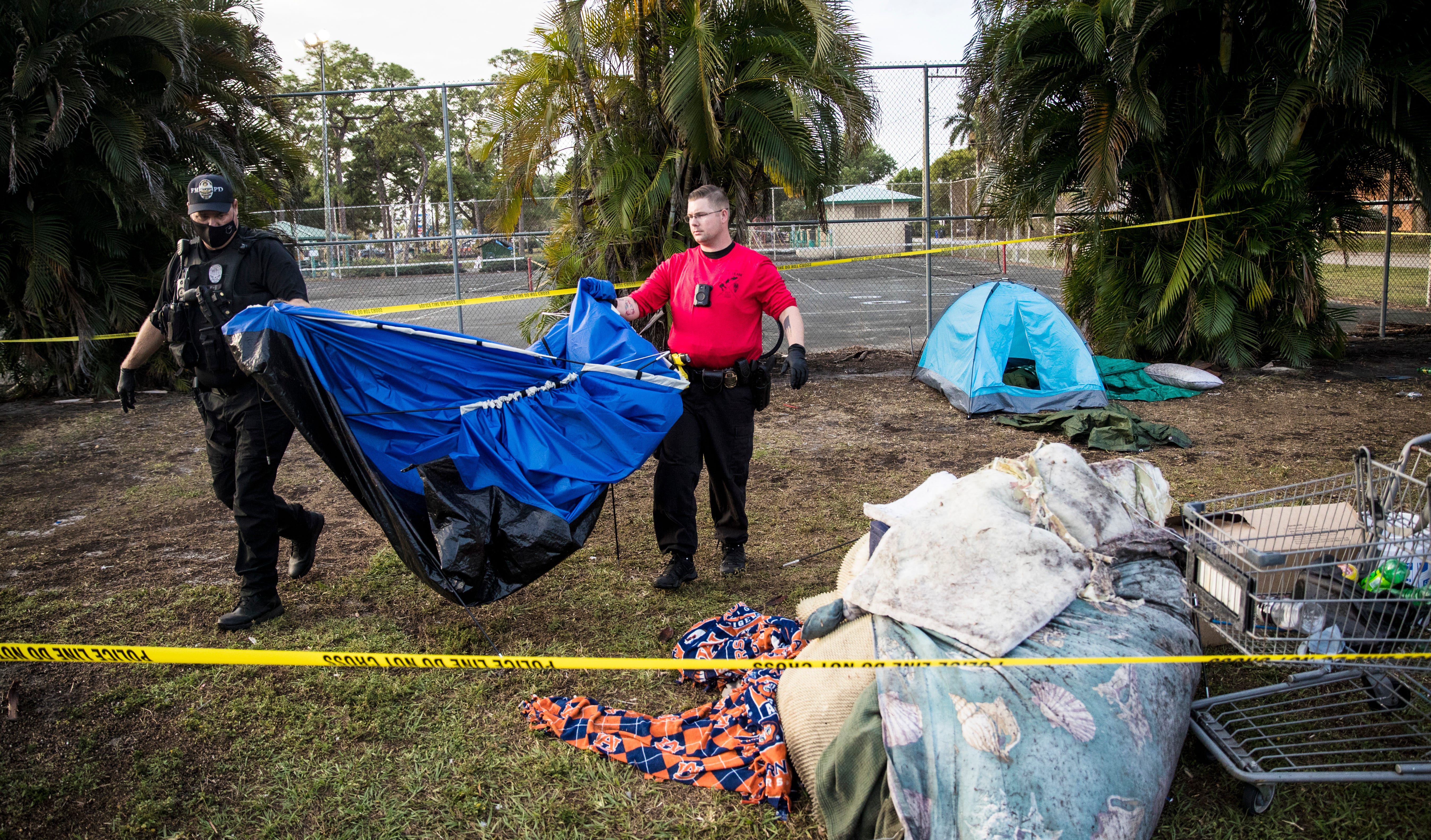 Fort Myers park cleared of overnight stays by homeless; 'We can't arrest our way out of this problem' 4 Fort Myers park cleared of overnight stays by homeless; 'We can't arrest our way out of this problem' 3