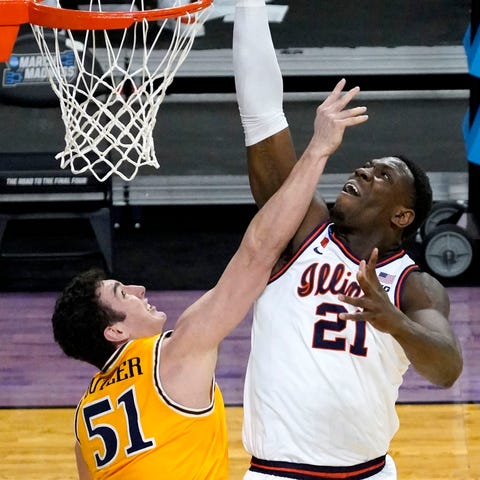 Illinois Fighting Illini center Kofi Cockburn (21)