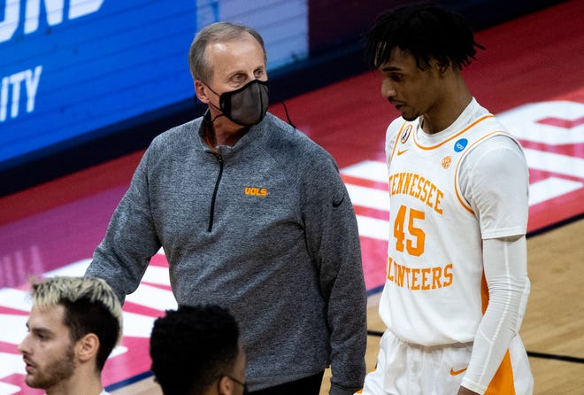 Tennessee head coach Rick Barnes, shown talking with guard Keon Johnson after their first-round game against Oregon State in the first round of the NCAA Tournament, will bring his Volunteers to Austin for a game next season at the Erwin Center.