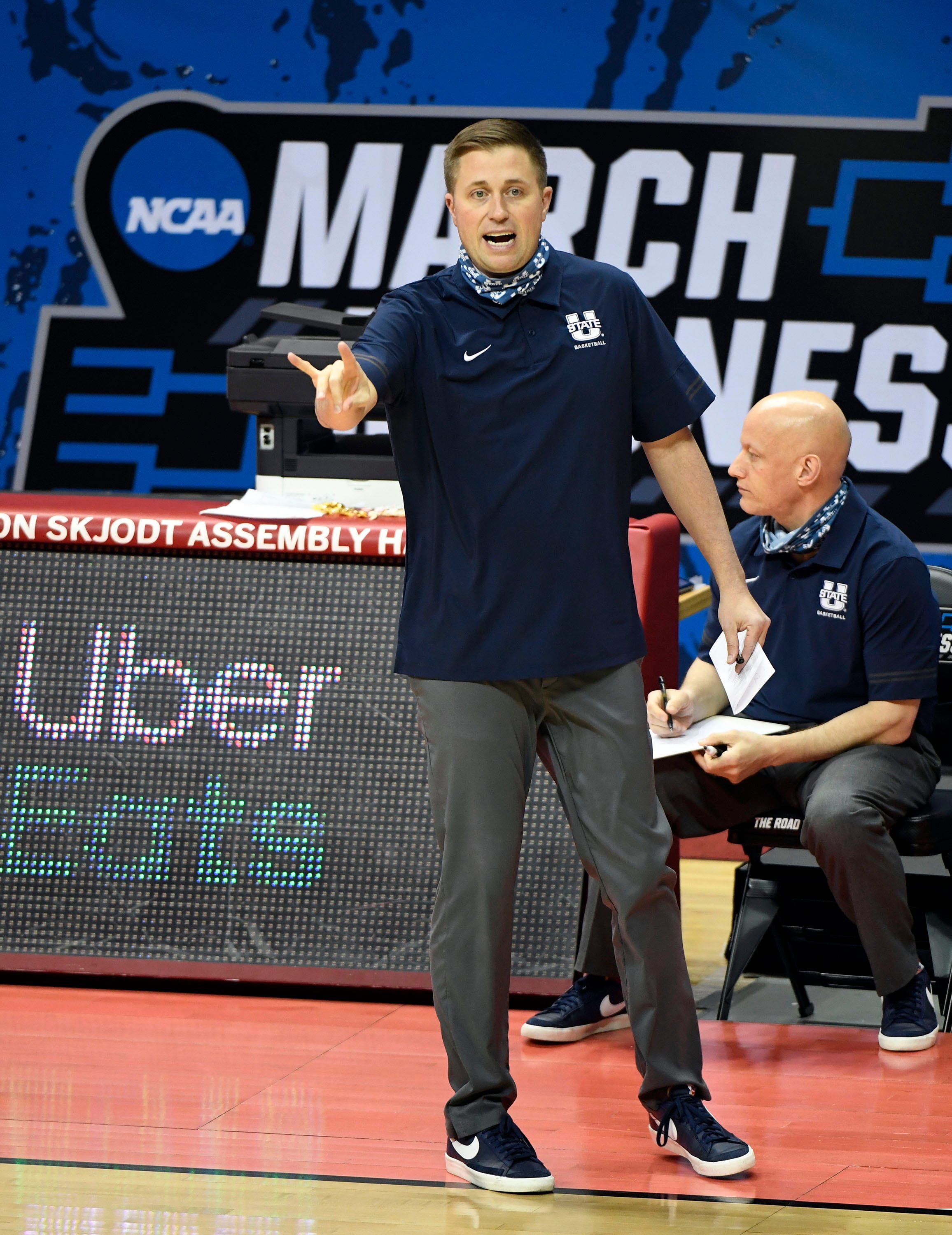 South Dakota basketball hires Eric Peterson as new head coach