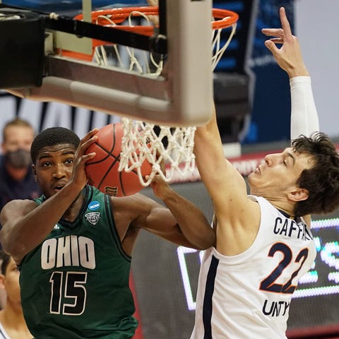 Ohio Bobcats guard Lunden McDay (15) moves to the 